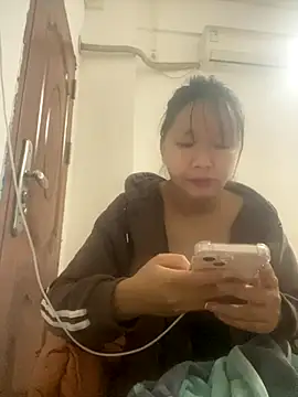 Snapshot of yiyi0316 chatting on November 21, 2025, 4:49 pm yiyi0316 online show from November 21, 2025, 4:49 pm