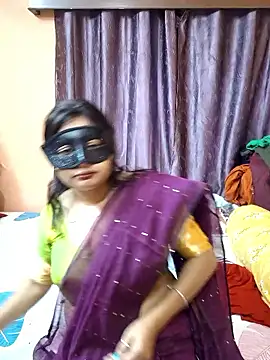 Cute-richa1 online show from January 12, 2026, 10:42 am