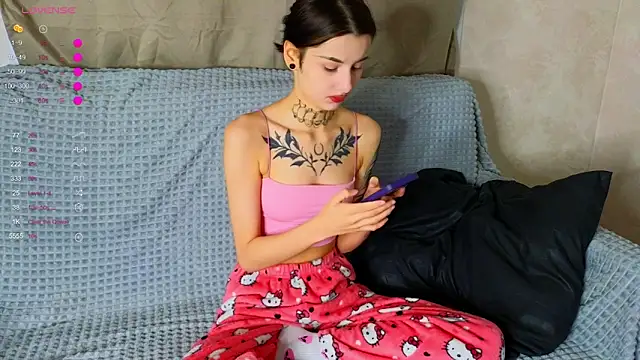 Donna Hicks online show from November 24, 2025, 2:39 pm