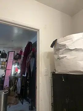 Motherbigbus online show from March 3, 2026, 11:16 am