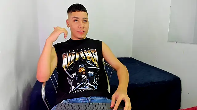 Lucastorrez01 online show from May 10, 2026, 3:44 am