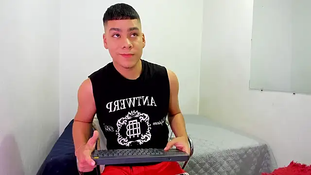 Lucastorrez01 online show from June 13, 2026, 10:40 pm