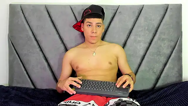 Lucastorrez01 online show from July 8, 2026, 11:53 pm