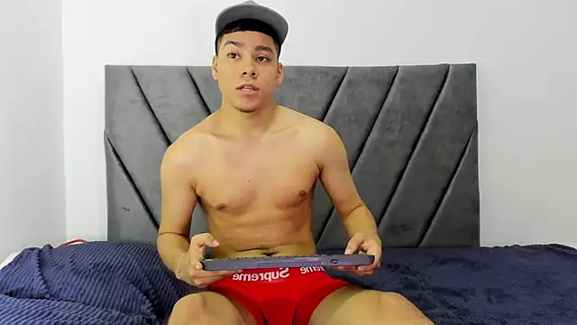 Lucastorrez01 online show from July 16, 2026, 10:38 pm
