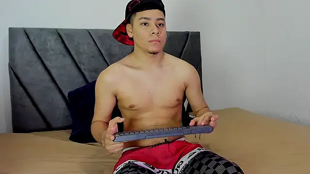 Lucastorrez01 online show from August 1, 2026, 10:30 pm