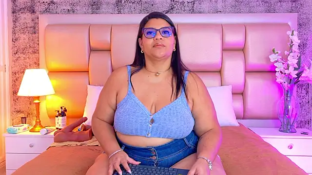 SelennaCooper online show from March 10, 2026, 11:48 am