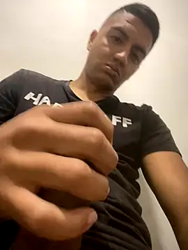 Snapshot of lester_rose chatting on November 20, 2025, 5:29 am lester rose online show from November 20, 2025, 5:29 am