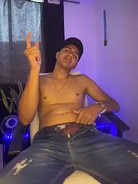 Snapshot of lester_rose chatting on November 27, 2025, 9:17 pm lester rose online show from November 27, 2025, 9:17 pm