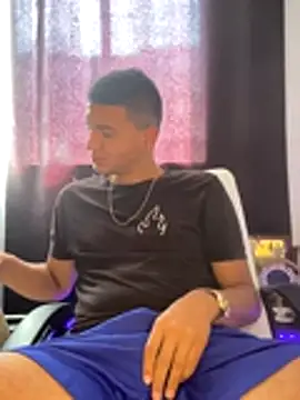 Snapshot of lester_rose chatting on December 14, 2025, 4:01 pm lester rose online show from December 14, 2025, 4:01 pm