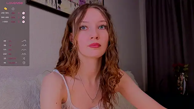 Snapshot of Alisavine chatting on April 19, 2026, 8:00 pm Alisavine online show from April 19, 2026, 8:00 pm