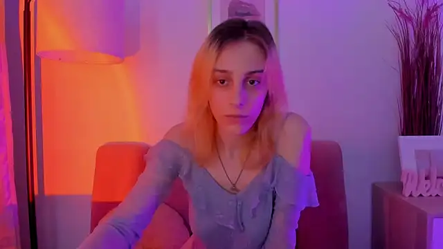 Snapshot of MiilaGlow chatting on December 4, 2025, 3:10 pm MiilaGlow online show from December 4, 2025, 3:10 pm