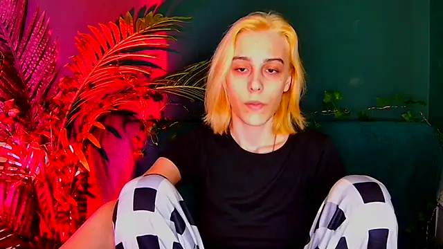 MiilaGlow online show from December 19, 2025, 2:13 pm