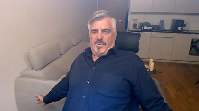 Snapshot of Buidapest chatting on December 17, 2025, 10:38 pm Buidapest online show from December 17, 2025, 10:38 pm