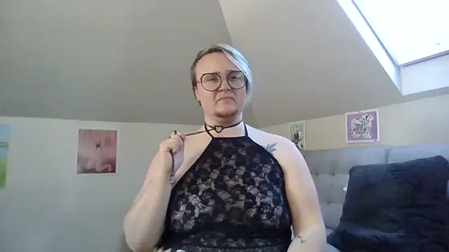 queerlyjaz online show from December 13, 2025, 7:53 pm