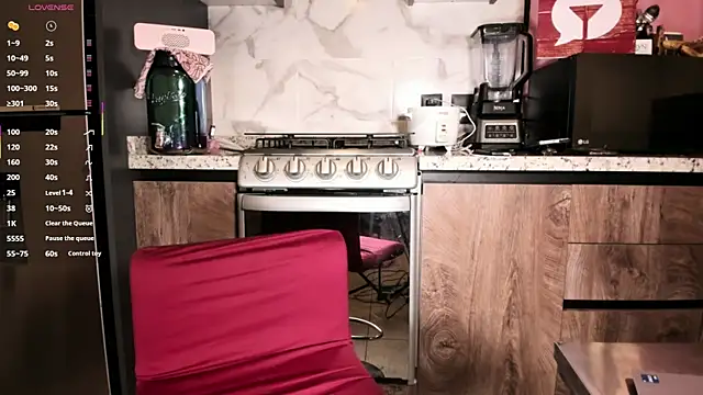 latinbitch online show from July 15, 2026, 3:06 pm