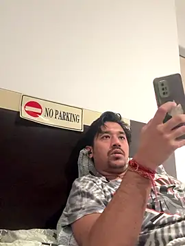 Snapshot of Jhonneeey chatting on November 19, 2025, 4:29 pm Jhonneeey online show from November 19, 2025, 4:29 pm