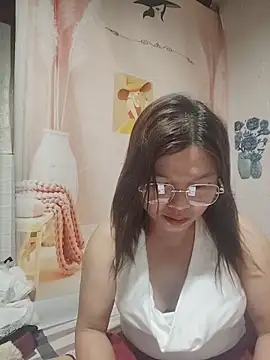 Snapshot of Cover-baa chatting on June 10, 2026, 6:07 pm Cover-baa online show from June 10, 2026, 6:07 pm