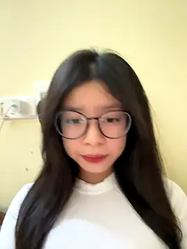 Snapshot of mau155_ chatting on November 19, 2025, 11:43 am mau155 online show from November 19, 2025, 11:43 am