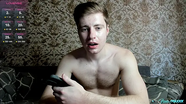 Maxhornyblondieman online show from April 26, 2026, 7:06 am