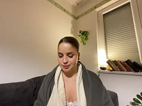 BBoglarka online show from November 26, 2025, 3:35 pm