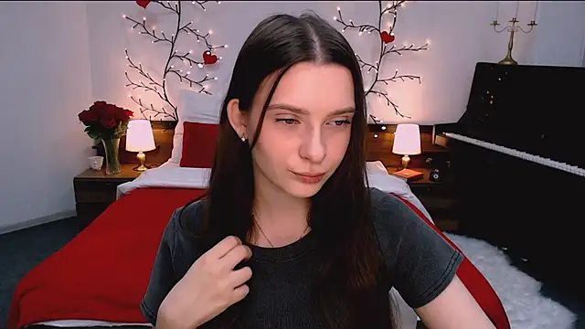 charming berry online show from November 19, 2025, 6:02 am