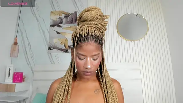 Snapshot of Afro_Luna chatting on June 1, 2026, 11:23 am Afro Luna online show from June 1, 2026, 11:23 am