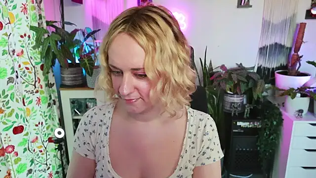 xzoeyryanx online show from May 3, 2026, 5:19 pm