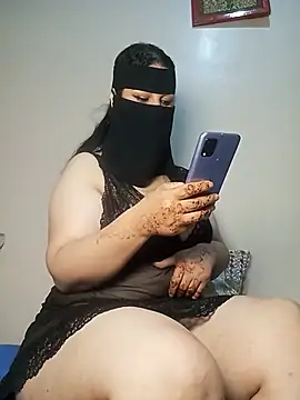 Snapshot of fati35flou chatting on July 31, 2026, 11:04 pm fati35flou online show from July 31, 2026, 11:04 pm