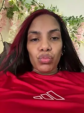 Snapshot of ArielleMillerr- chatting on May 12, 2026, 5:21 pm ArielleMillerr- online show from May 12, 2026, 5:21 pm