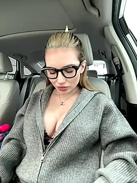 Slavic Woman Here online show from November 21, 2025, 7:34 pm