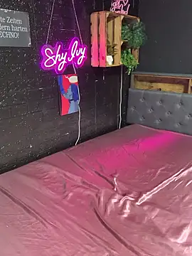 Shy-Ivy online show from January 14, 2026, 11:20 pm