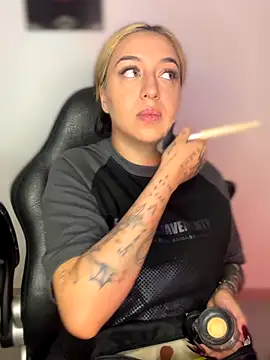 Snapshot of VeloraVyxen_ chatting on November 30, 2025, 3:21 am VeloraVyxen online show from November 30, 2025, 3:21 am