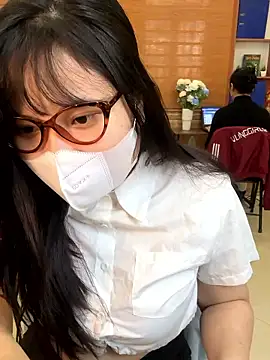 Snapshot of hide_from_colleagues chatting on January 9, 2026, 4:15 am hide from colleagues online show from January 9, 2026, 4:15 am