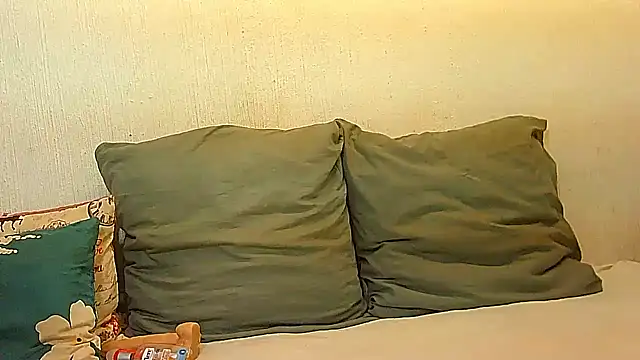 BrunetteNaomi8 online show from May 1, 2026, 9:08 pm
