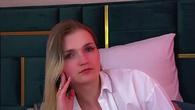 AnnyRaii online show from March 8, 2026, 2:04 am