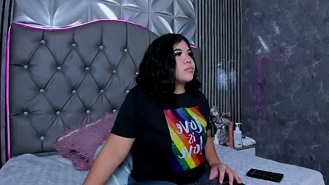 Amanda Mooree online show from May 12, 2026, 3:47 am