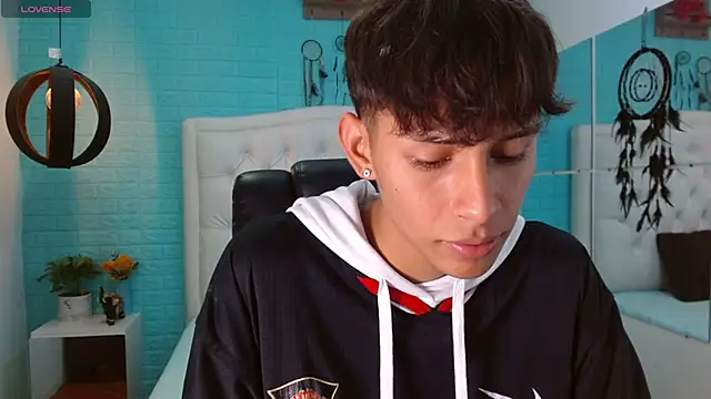 Snapshot of DraxBlade09 chatting on November 28, 2025, 7:49 pm DraxBlade09 online show from November 28, 2025, 7:49 pm