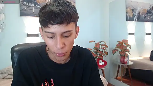 Snapshot of DraxBlade09 chatting on December 14, 2025, 8:13 pm DraxBlade09 online show from December 14, 2025, 8:13 pm