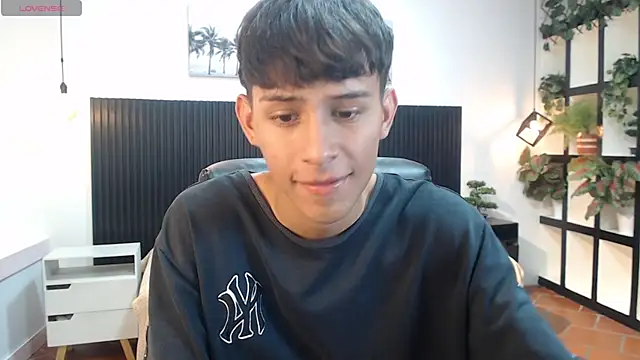 DraxBlade09 online show from December 18, 2025, 8:04 pm