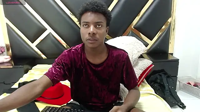 NoahJhonson69 online show from April 27, 2026, 11:19 am