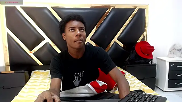 NoahJhonson69 online show from May 2, 2026, 11:26 am