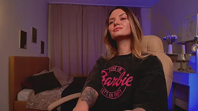 Ursula Andres online show from January 19, 2026, 2:37 am