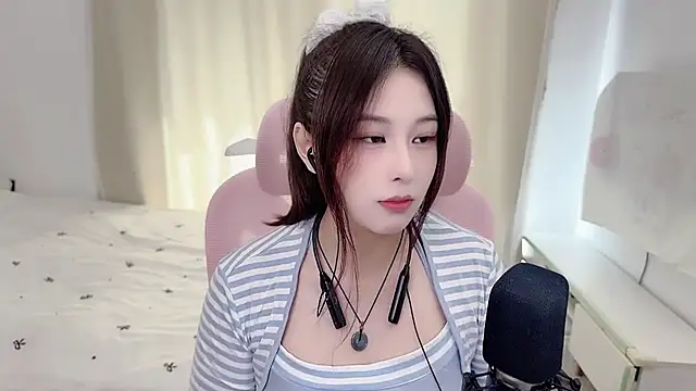 Snapshot of TTtia_ chatting on July 9, 2026, 1:20 am TTtia online show from July 9, 2026, 1:20 am