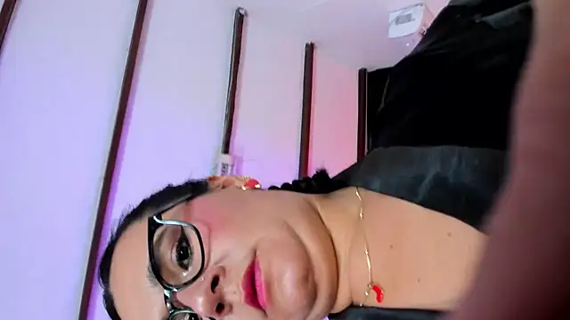Sienarosewood online show from July 2, 2026, 3:45 am