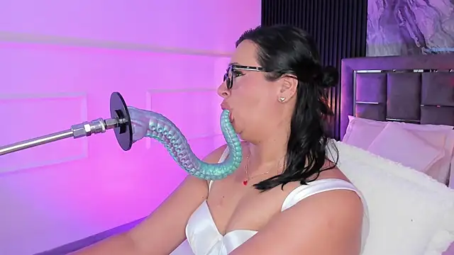 Sienarosewood online show from July 26, 2026, 4:31 am