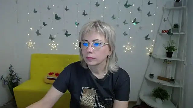 Snapshot of LaurenWishy chatting on March 17, 2026, 7:01 am LaurenWishy online show from March 17, 2026, 7:01 am