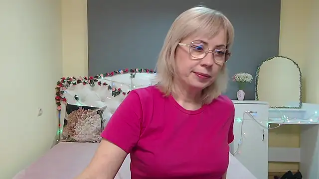 Snapshot of LaurenWishy chatting on March 22, 2026, 12:19 pm LaurenWishy online show from March 22, 2026, 12:19 pm