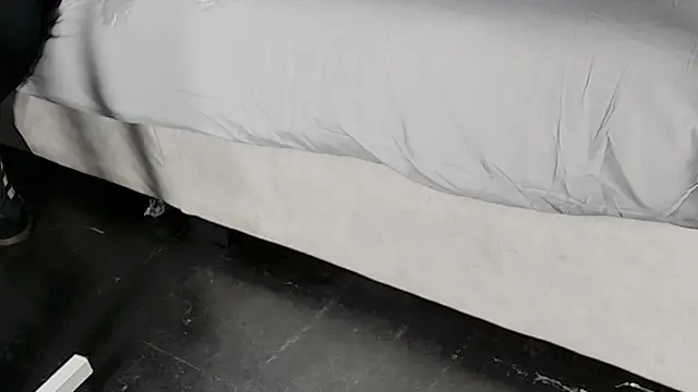 Mia elan   online show from December 17, 2025, 8:37 pm