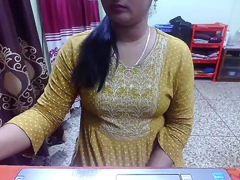 Snapshot of TwinRose2000 chatting on December 14, 2025, 1:05 pm TwinRose2000 online show from December 14, 2025, 1:05 pm