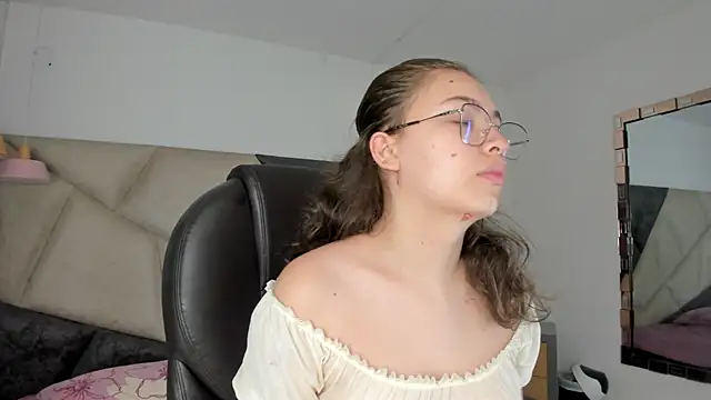 MarieTaylor  online show from December 14, 2025, 6:34 pm